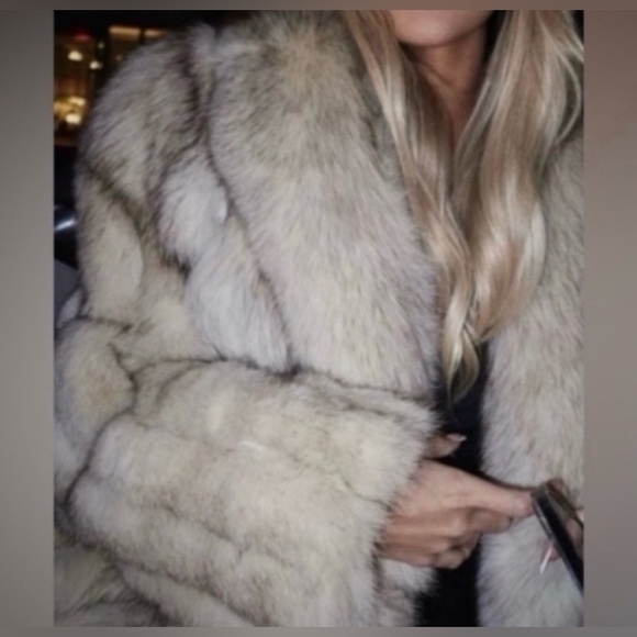 Saga Blue Fox Fur Coat - Picture 9 of 11